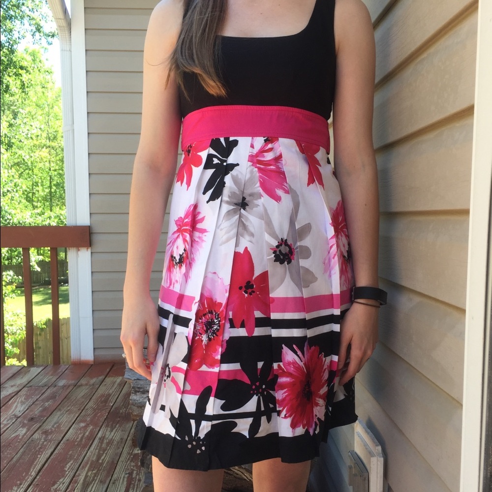 IZ Byer Floral Sleevless Dress Size 3 Layered